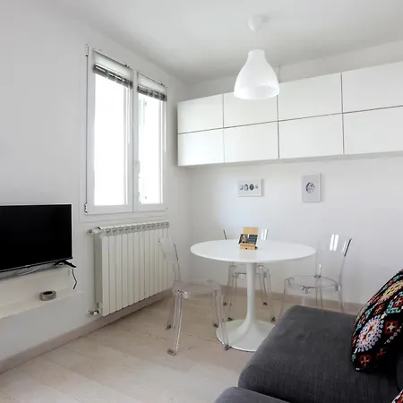 Guesthost - Modern & Quiet Nest Appartamento