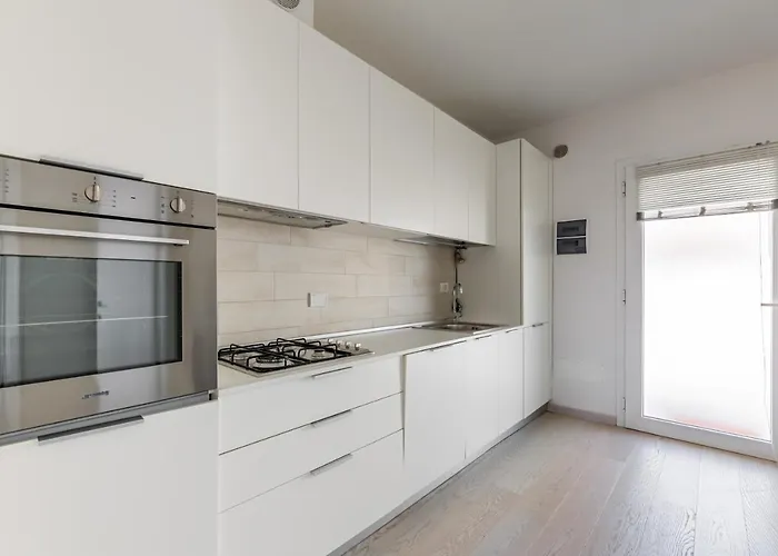 Guesthost - Guesthost - Parco Delle Cascine Modern & Cozy Flat Florencja